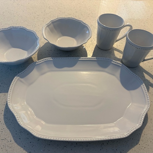 Pottery Barn Leila Dinnerware Set - Picture 2 of 8